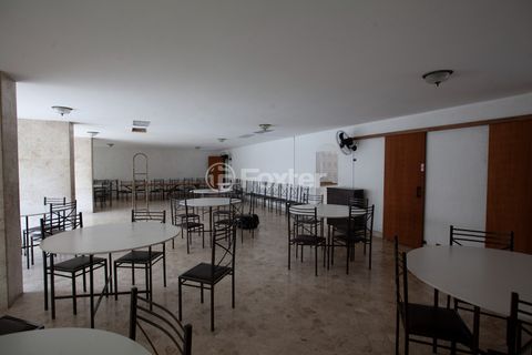 Image 17 - 881776