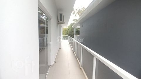 Image 13 - 881777