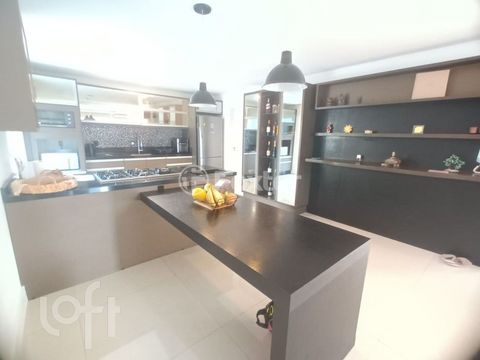 Image 7 - 881777