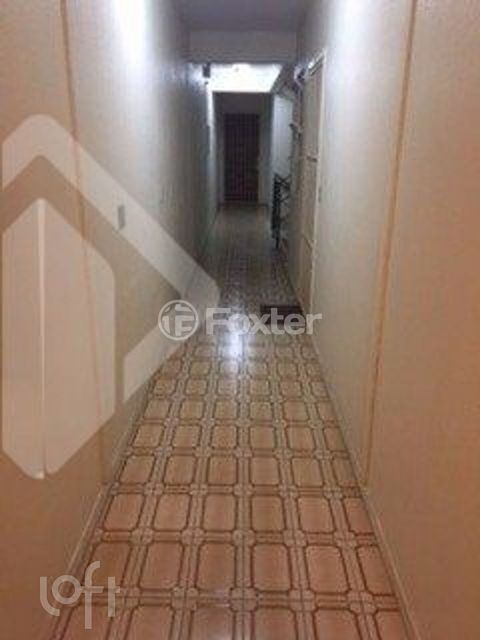 Image 6 - 881779