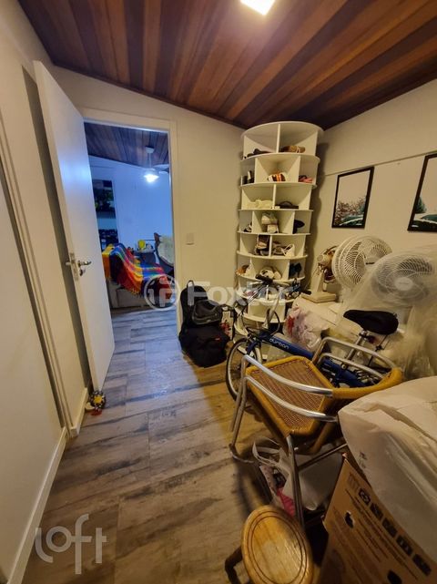Image 8 - 881788