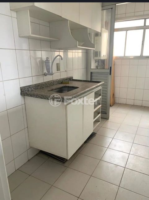 Image 1 - 881910