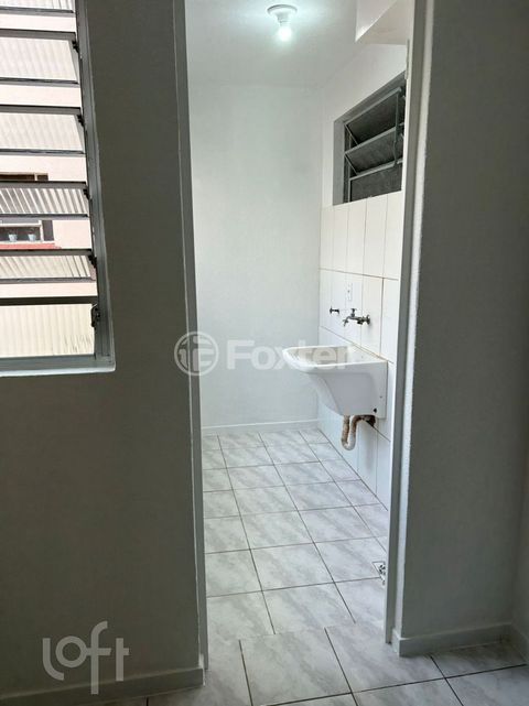 Image 11 - 881911