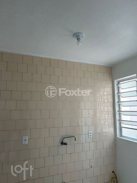 Image 10 - 881911