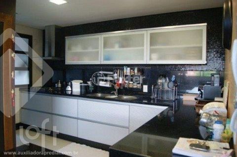 Image 3 - 881932