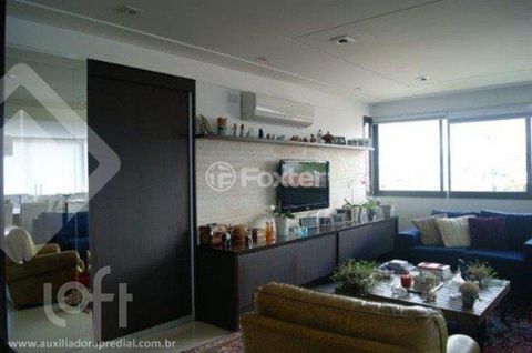 Image 1 - 881932
