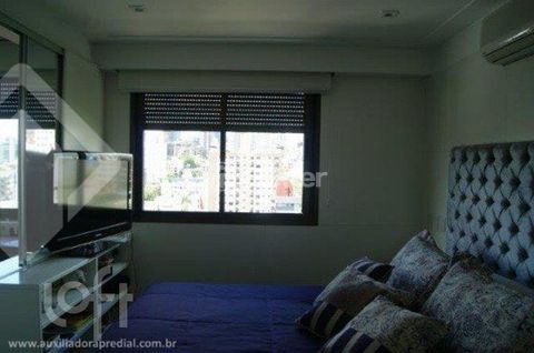 Image 8 - 881932