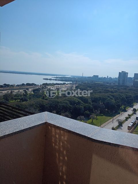 Image 11 - 881957