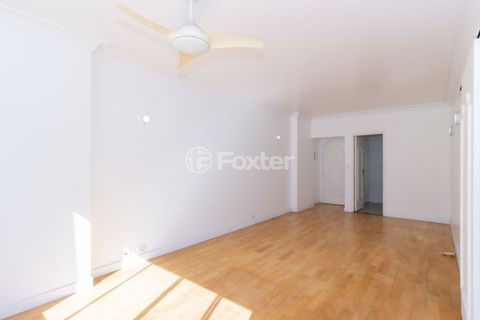 Image 4 - 881971