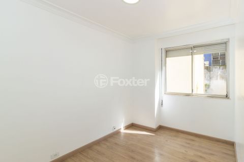 Image 7 - 881971