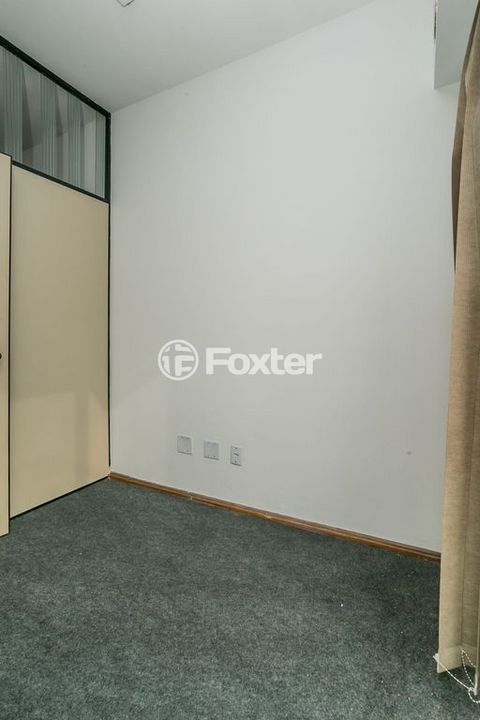 Image 12 - 881975