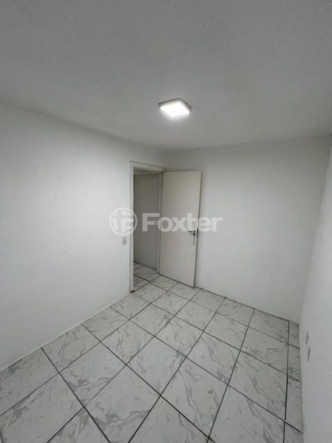 Image 4 - 881976