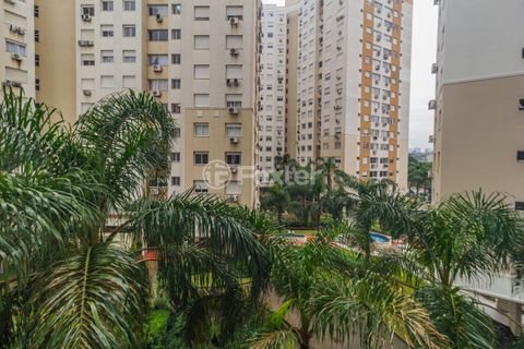 Image 9 - 881978