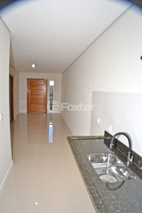 Image 7 - 881991