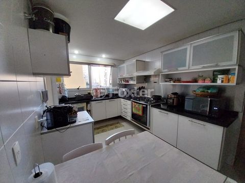 Image 4 - 882026