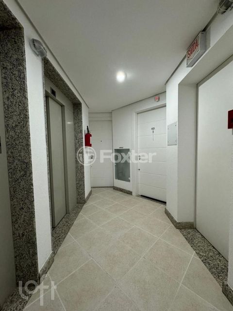 Image 4 - 882029