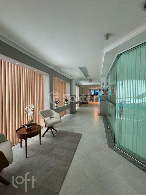 Image 3 - 882029