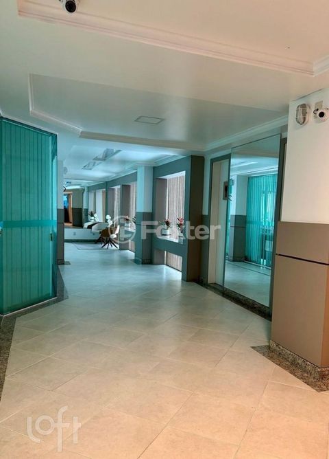 Image 5 - 882029