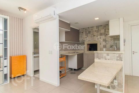 Image 7 - 882040