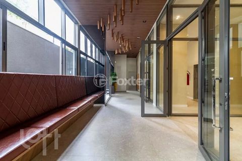 Image 16 - 882047