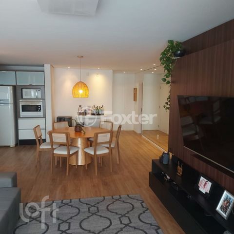 Image 4 - 882055
