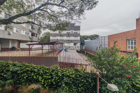 Image 17 - 882062