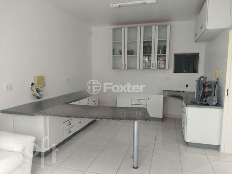 Image 10 - 882066