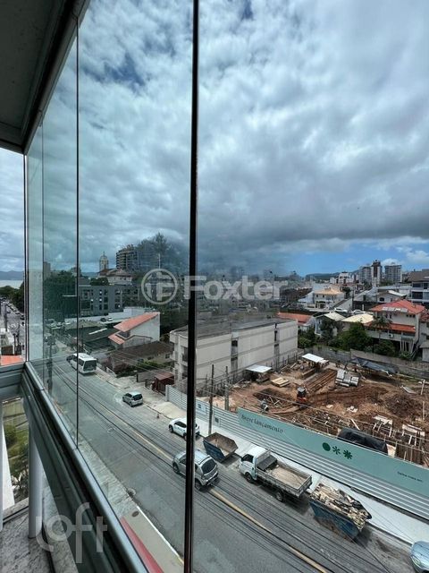 Image 1 - 882098