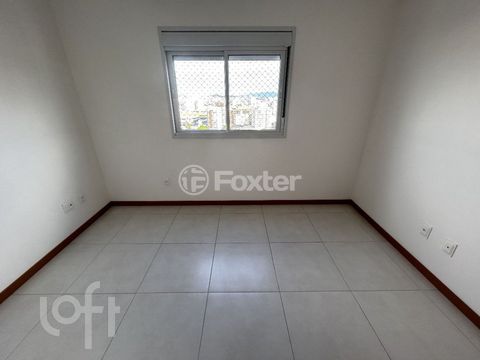 Image 7 - 882100