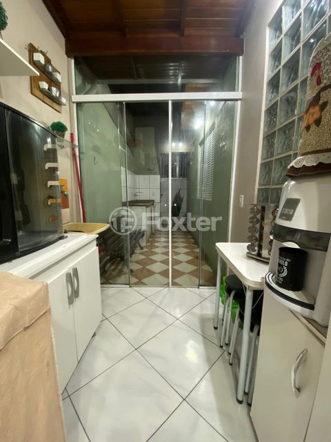 Image 9 - 882108
