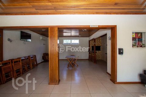 Image 17 - 882111