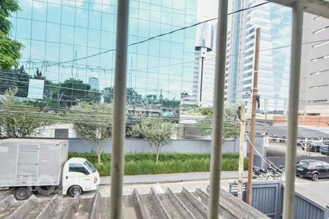 Image 4 - 882116