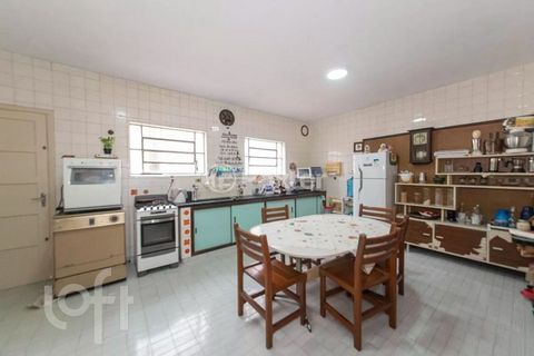 Image 8 - 882125