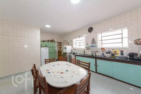 Image 9 - 882125