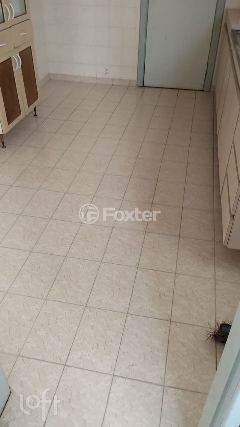 Image 1 - 882127