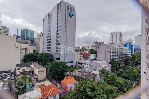 Image 4 - 882127