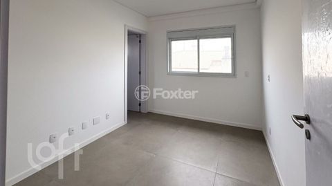 Image 8 - 882130