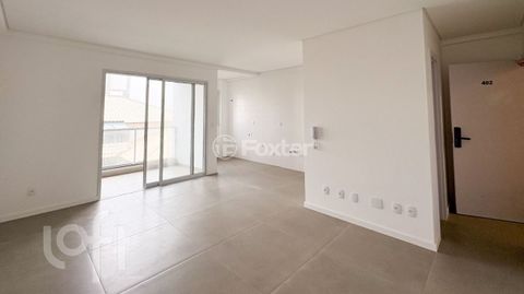 Image 4 - 882131
