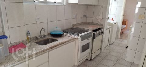 Image 4 - 882135