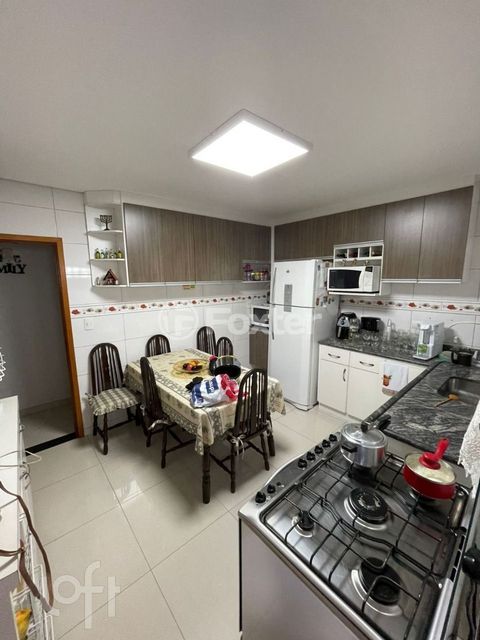 Image 1 - 882138