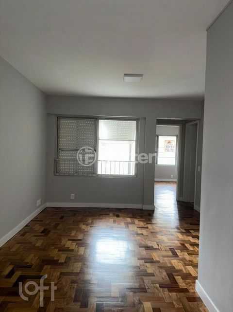 Image 8 - 882154