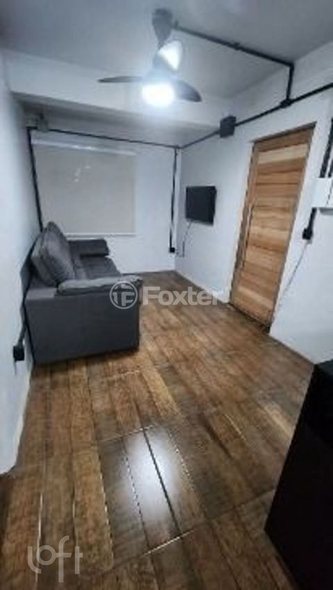 Image 10 - 882158