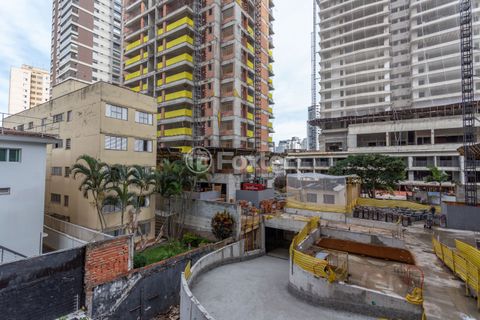 Image 6 - 882161