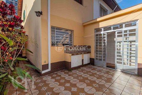 Image 17 - 882168