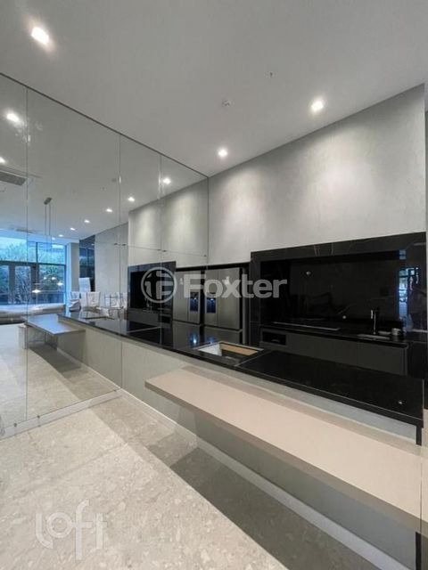 Image 11 - 882171