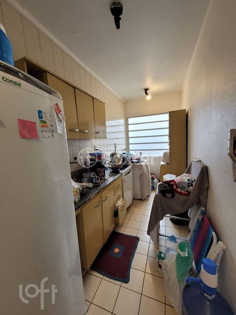 Image 1 - 882180
