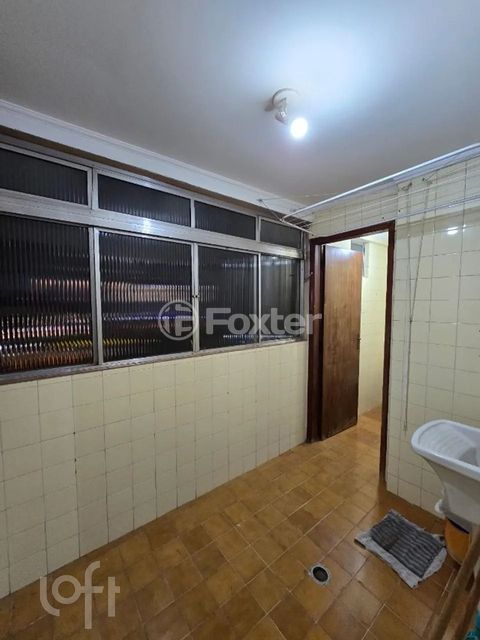Image 4 - 882182