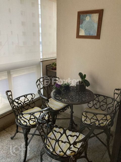 Image 4 - 882188