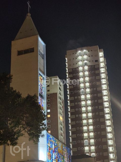 Image 11 - 882200