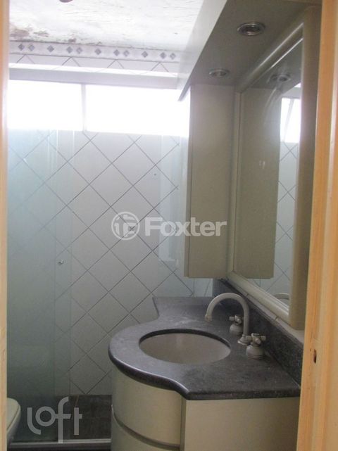Image 9 - 882210